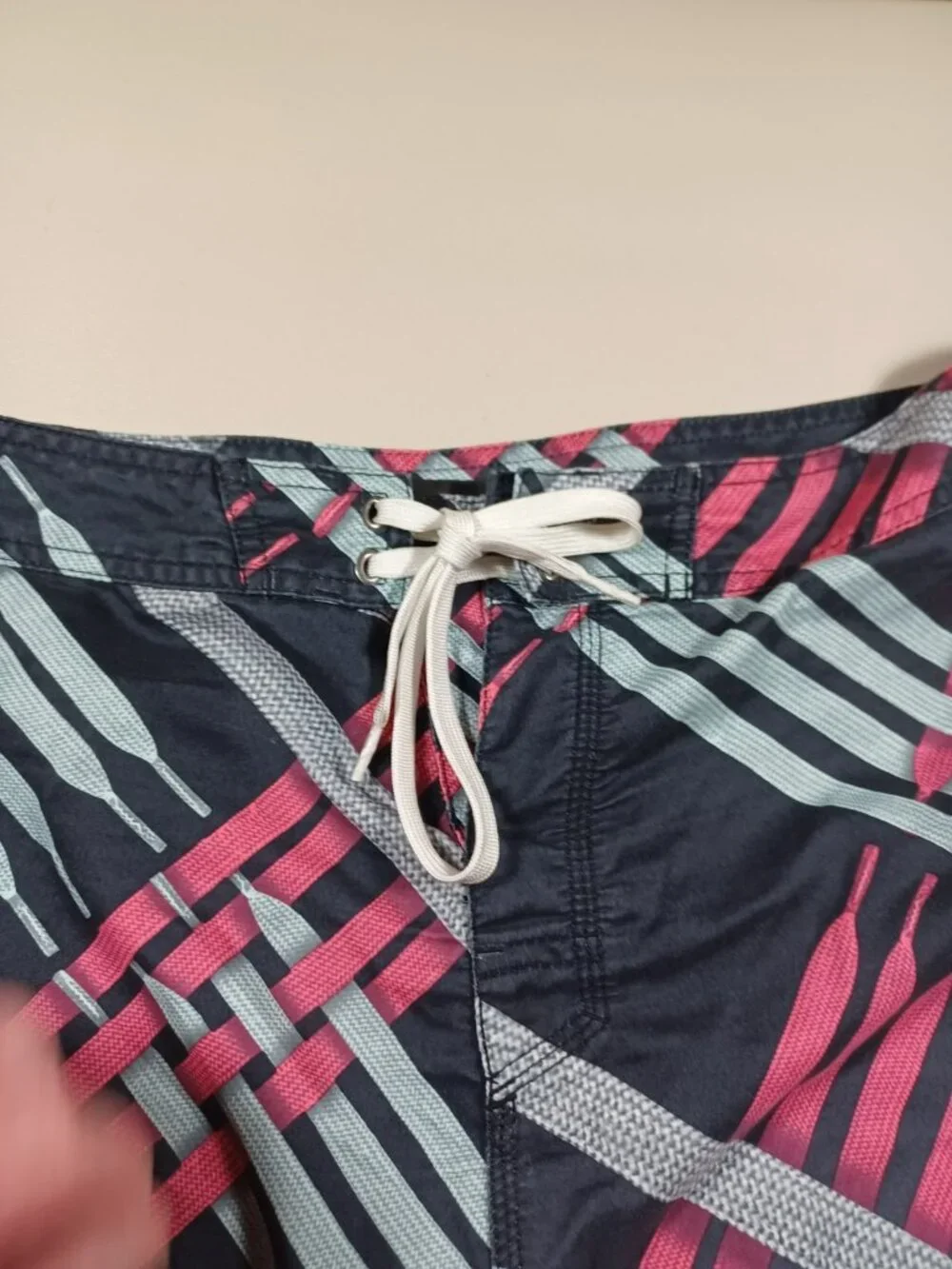 Nike mens black red gray Shoe Laces swim board shorts 34 451791 393